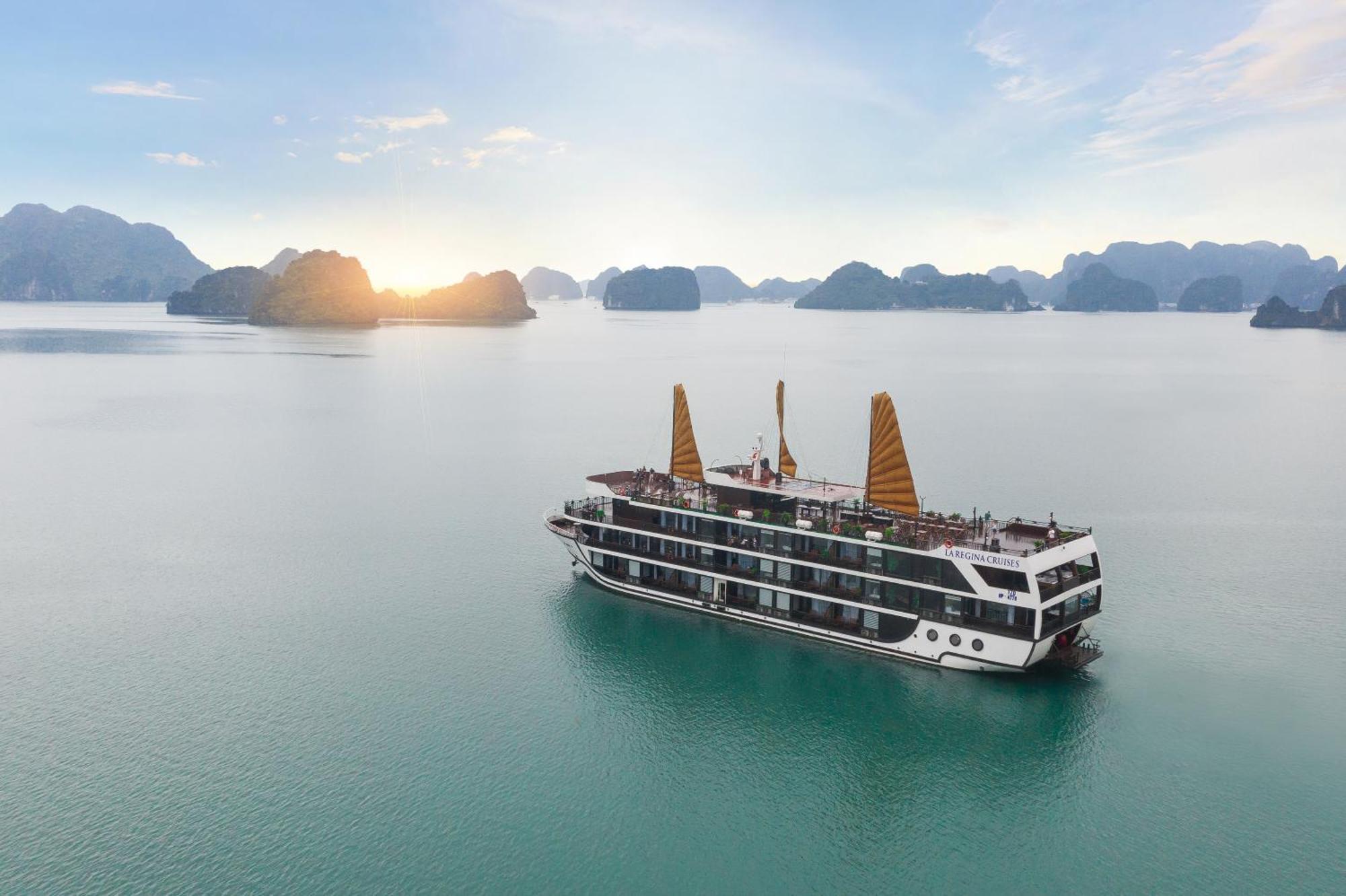 La Regina Legend Cruise Hotell Ha Long Exteriör bild