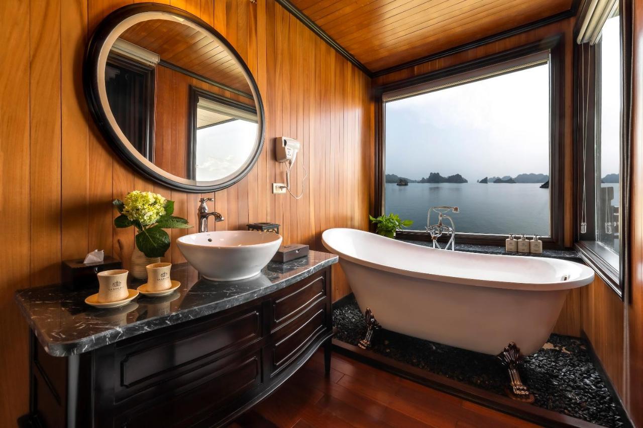 La Regina Legend Cruise Hotell Ha Long Exteriör bild