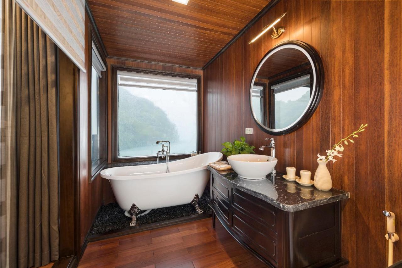 La Regina Legend Cruise Hotell Ha Long Exteriör bild